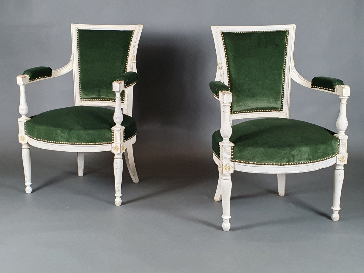 Paire De Fauteuils Directoire En Bois Laqué Blanc