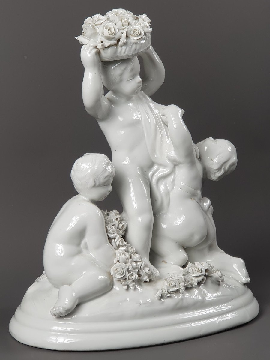 Capodimonte - Enamelled Porcelain Group - Putti With Flowers After Badessi-photo-4