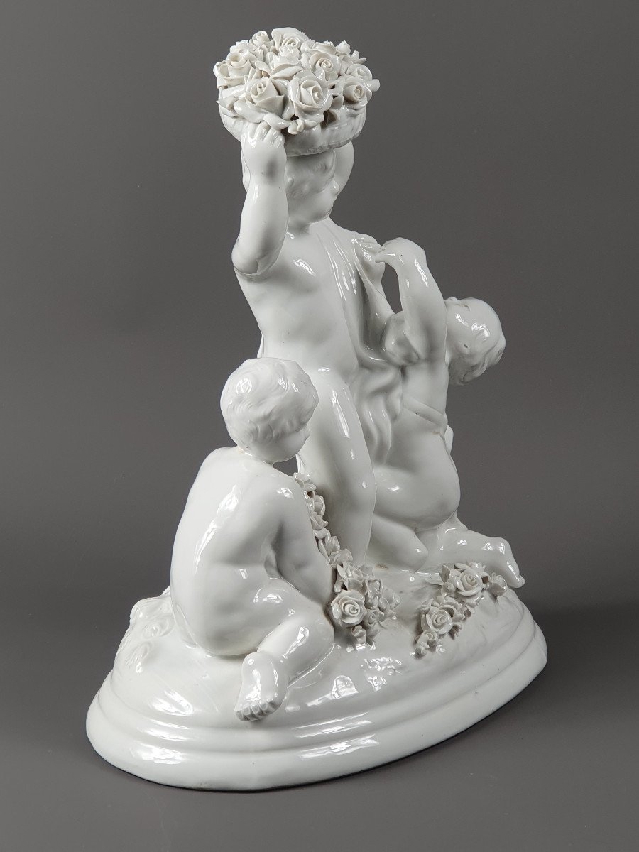 Capodimonte - Enamelled Porcelain Group - Putti With Flowers After Badessi-photo-4