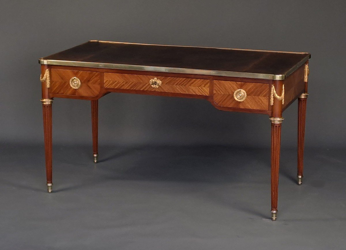 Bureau Plat De Style Louis XVI En Marquéterie Et Bronze Doré - Modèle d'après Riesener-photo-2
