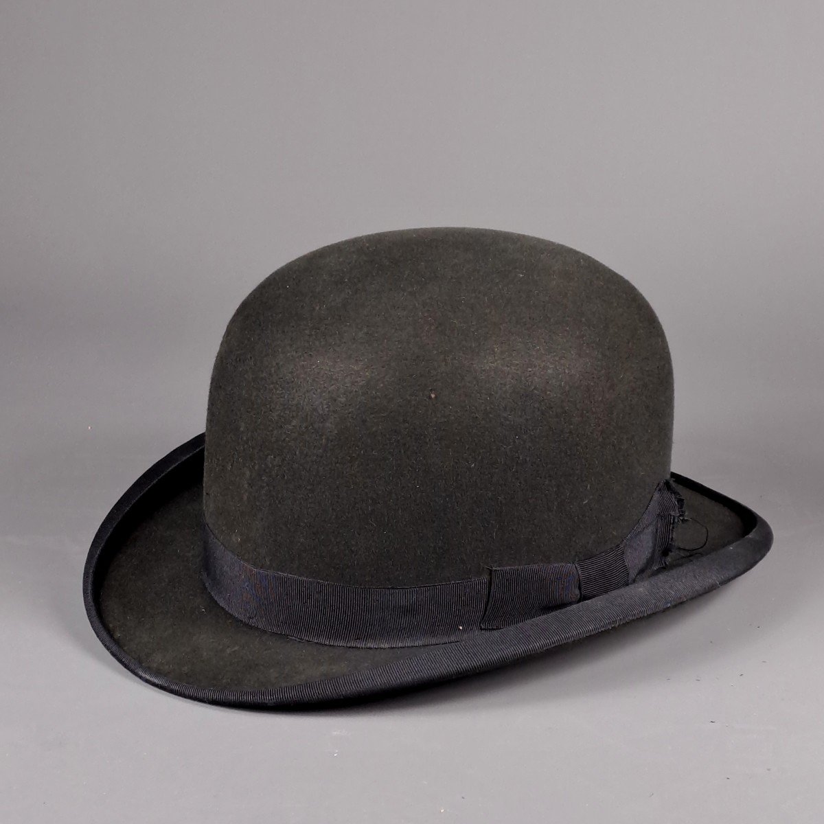 Chapeau Melon Ancien dans sa boite et housse d'origine.