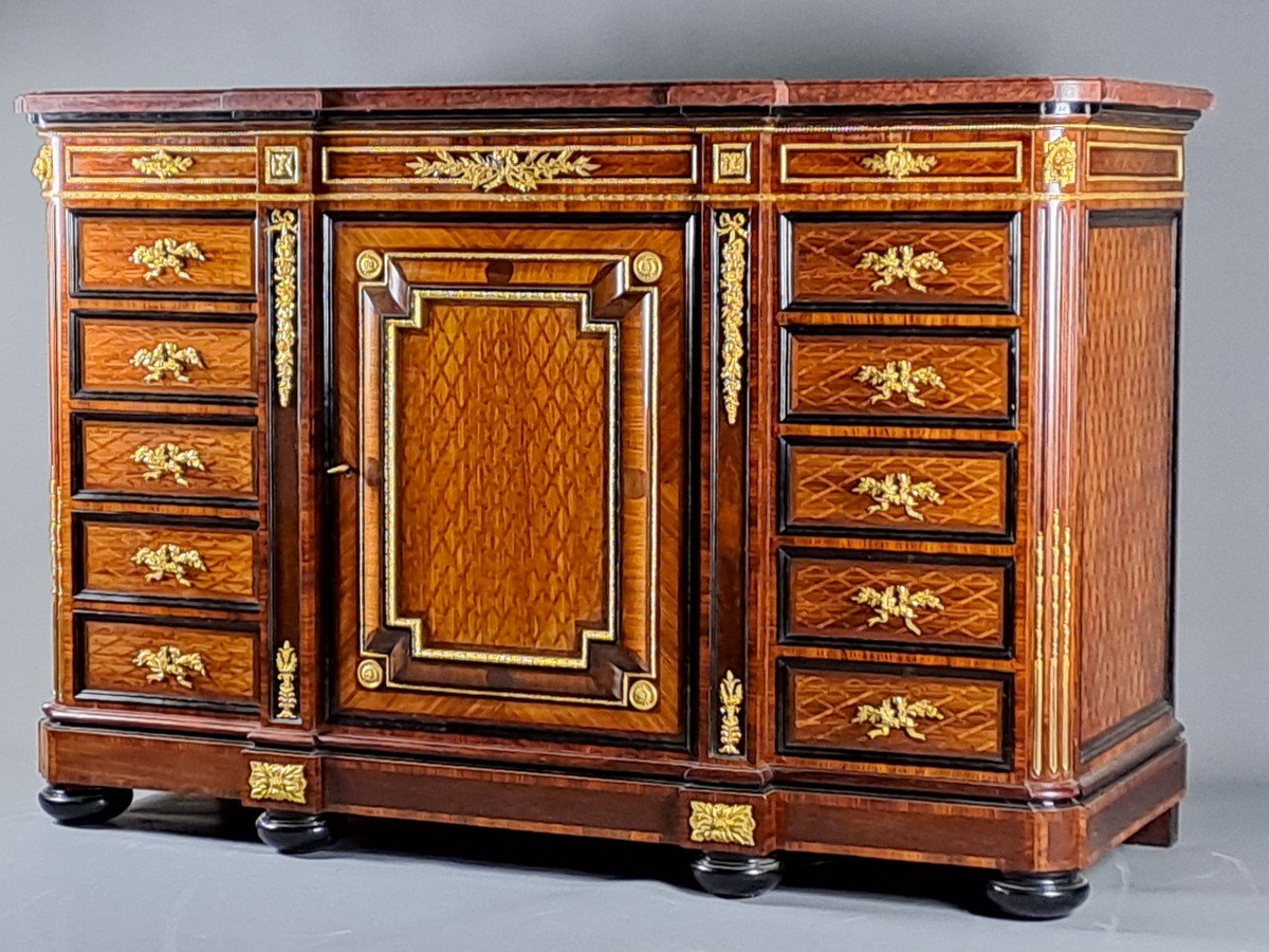 Important Cabinet De Collectionneur Estampillé Grohé à Paris