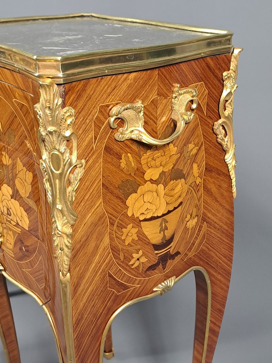 Paire de tables d’appoint en marquèterie florale et bronze doré de style Louis XV-photo-6