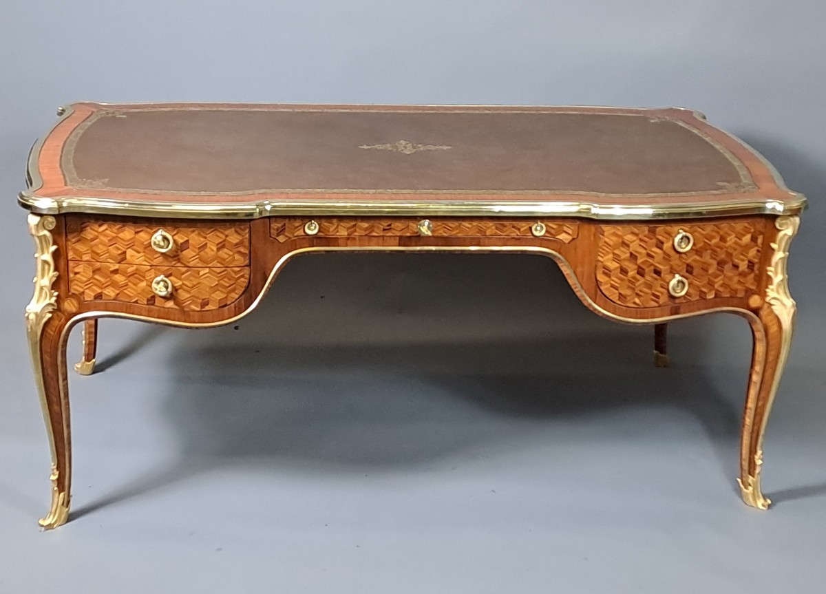 Grand bureau plat de style transition d’après Oeben
