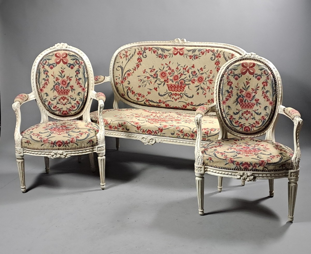Louis XVI Living Room In Gray Lacquered Wood And Tapestry