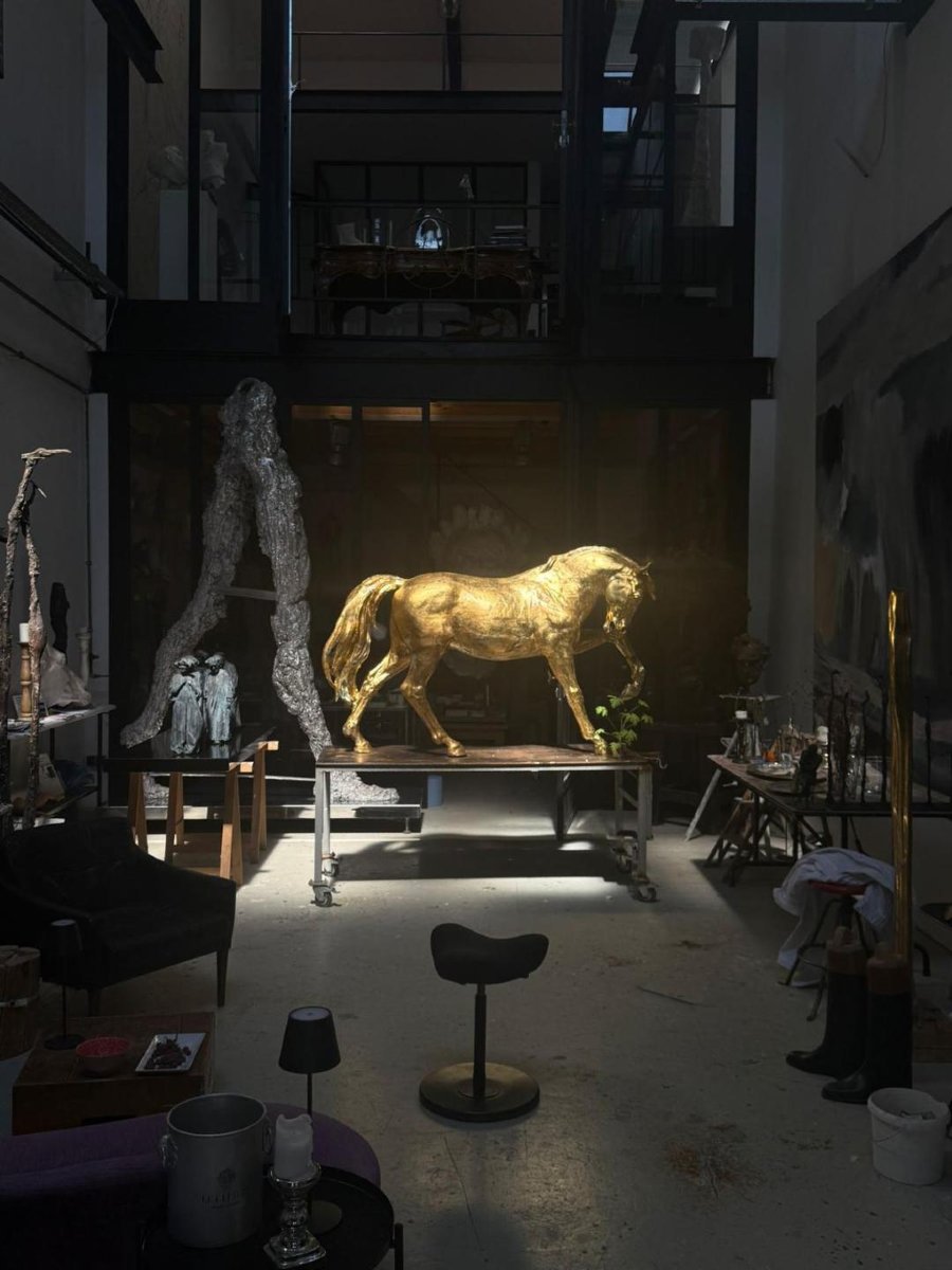 Andje Pietrzyk - Monumental Gilded Bronze Horse-photo-2