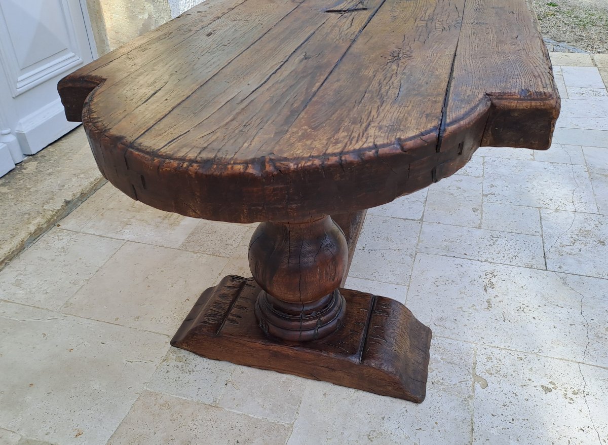 Table de château / monastère en chêne massif - gravée de la croix occitane-photo-2