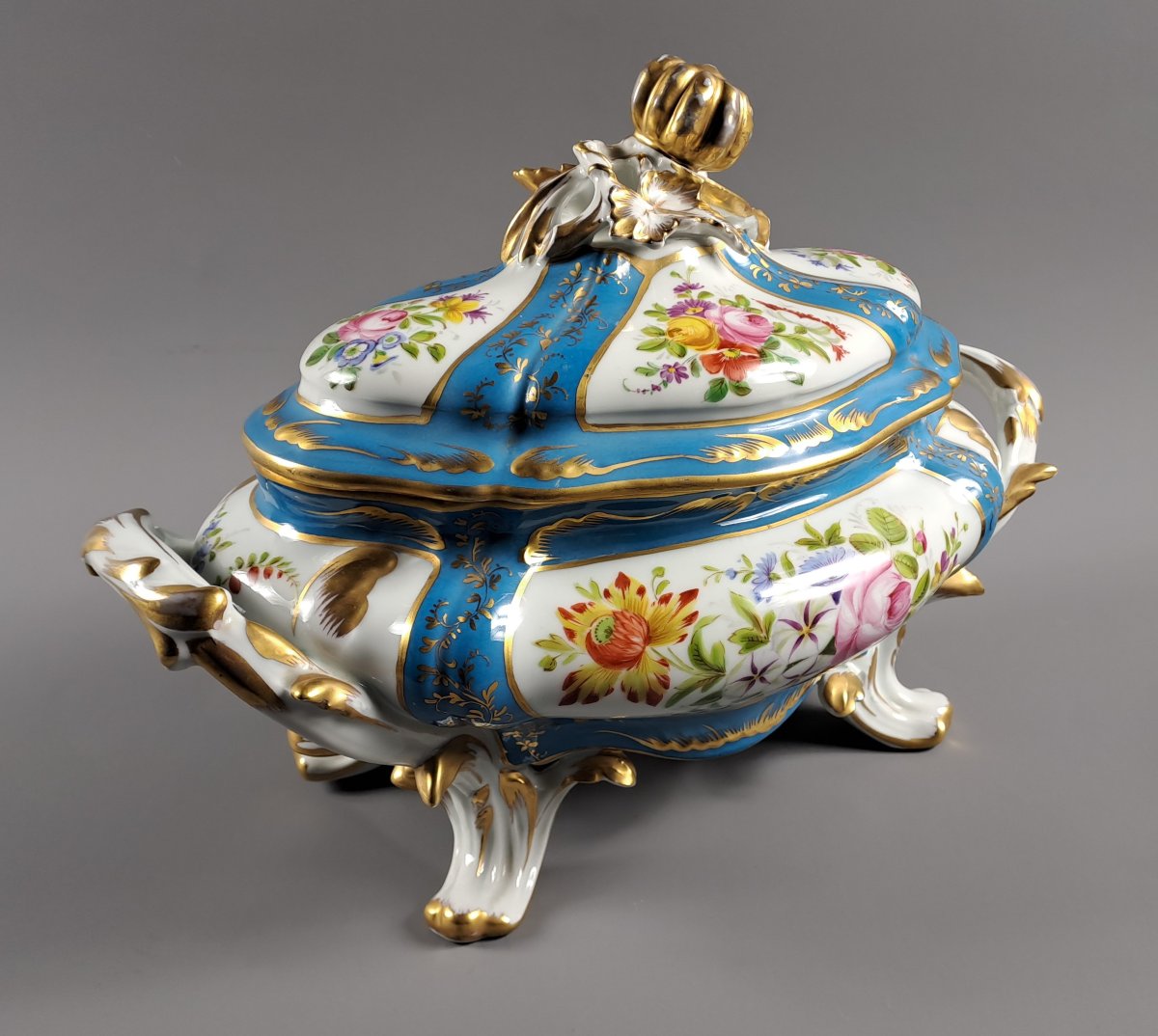 Grande soupière et son plat en porcelaine de Limoges-photo-2