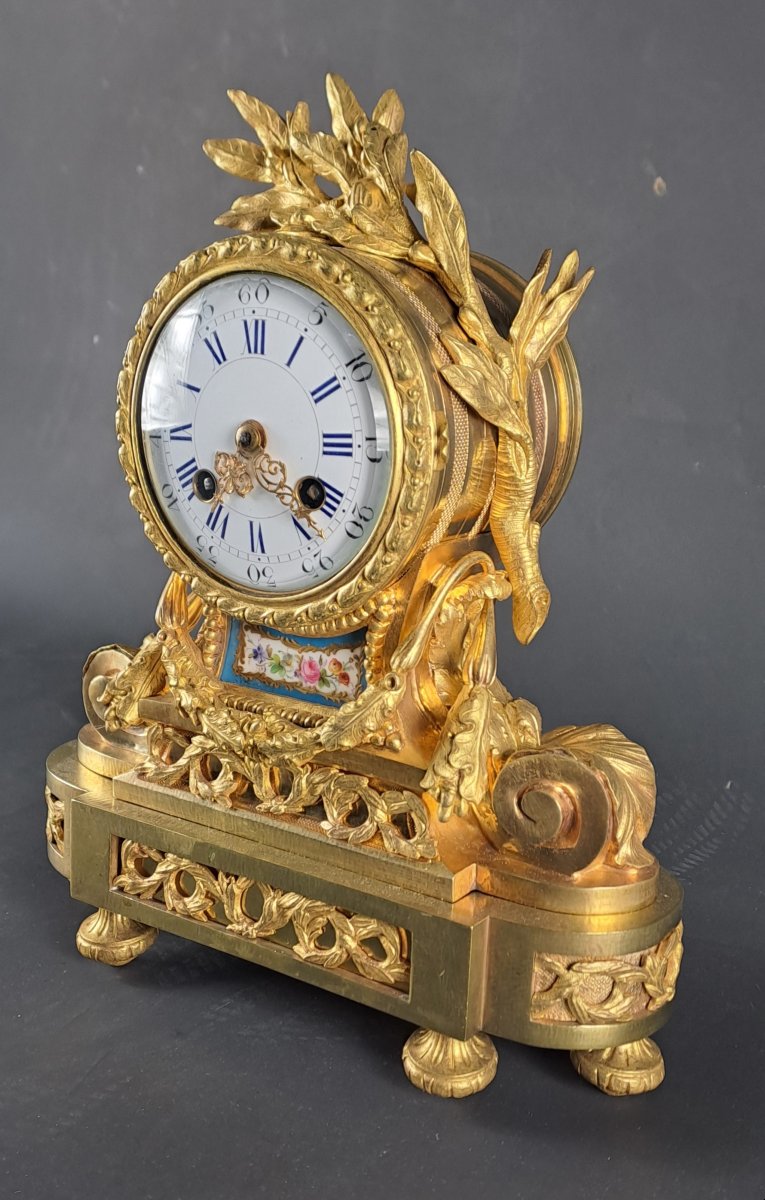 A Louis XVI Style Clock In Gilt Bronze And Sèvres Porcelain-photo-3