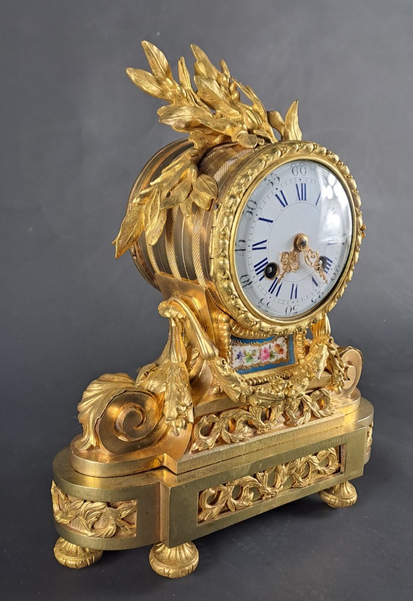 A Louis XVI Style Clock In Gilt Bronze And Sèvres Porcelain-photo-4