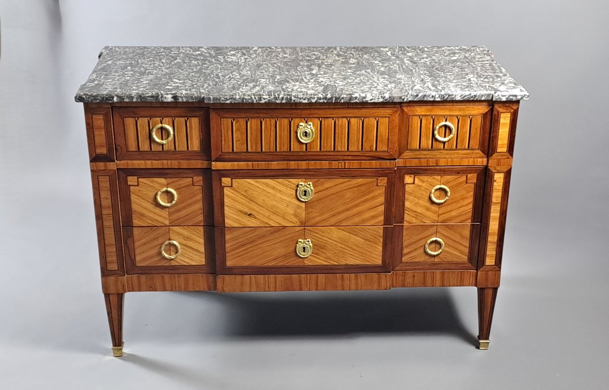 Louis XVI Commode With Projecting Sides, In Rosewood Marquetry And Gilt Bronze-photo-3