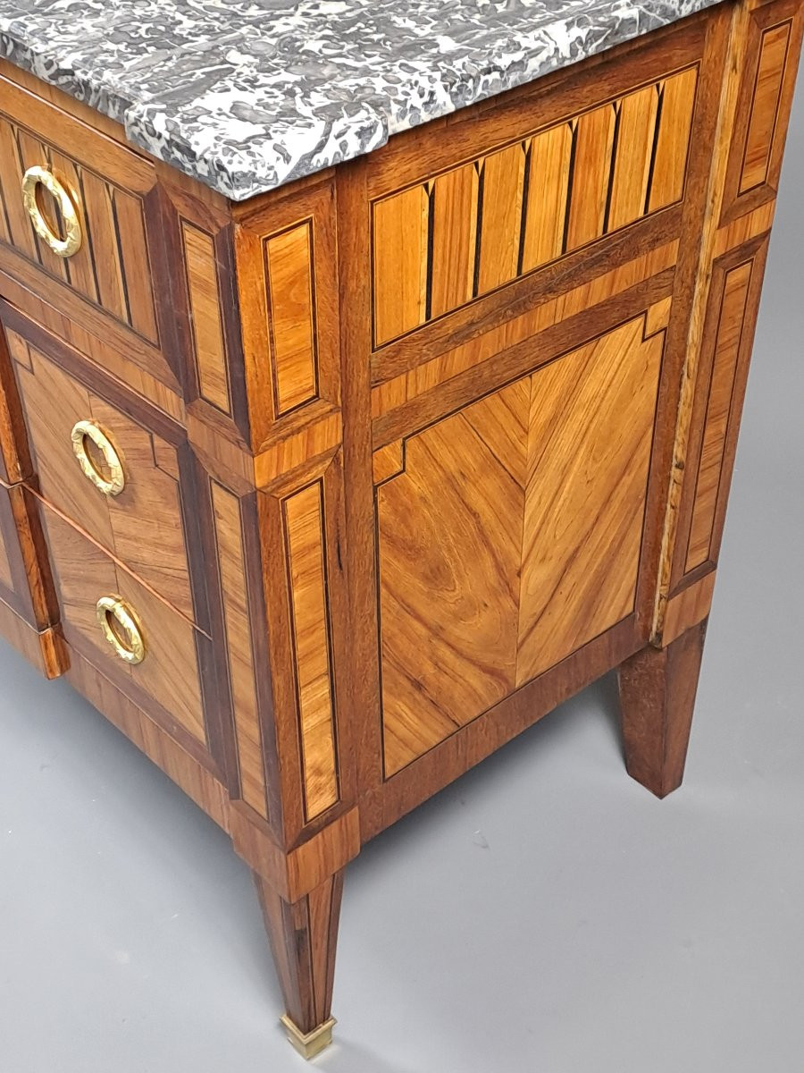 Louis XVI Commode With Projecting Sides, In Rosewood Marquetry And Gilt Bronze-photo-6