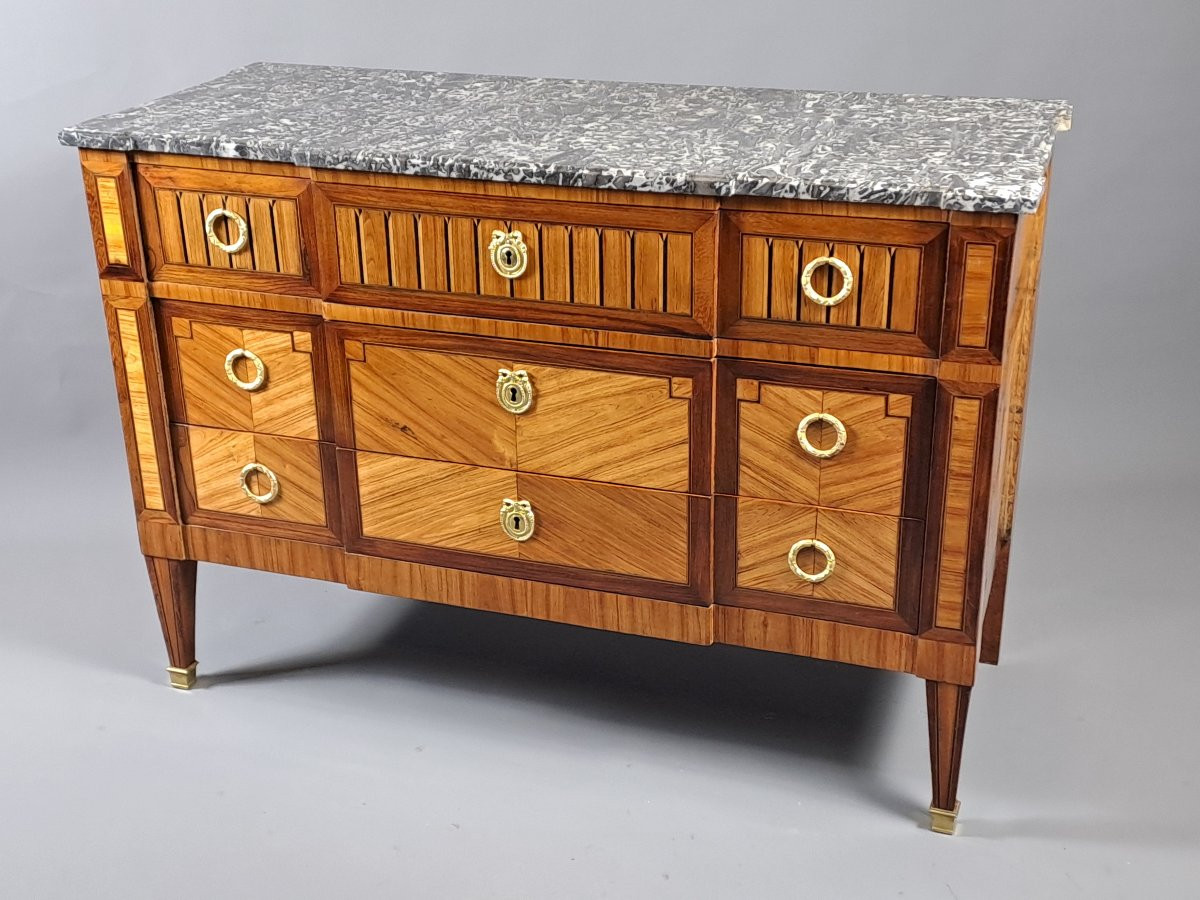 Louis XVI Commode With Projecting Sides, In Rosewood Marquetry And Gilt Bronze-photo-8