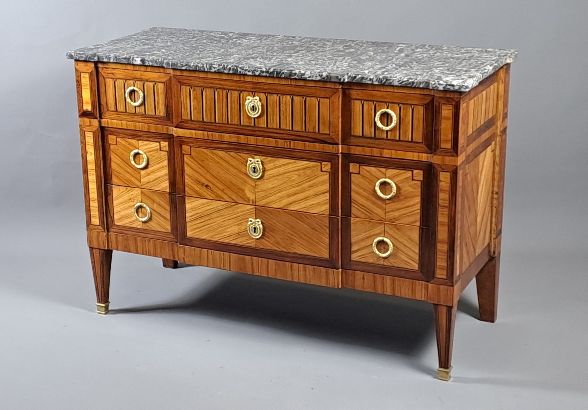 Louis XVI Commode With Projecting Sides, In Rosewood Marquetry And Gilt Bronze