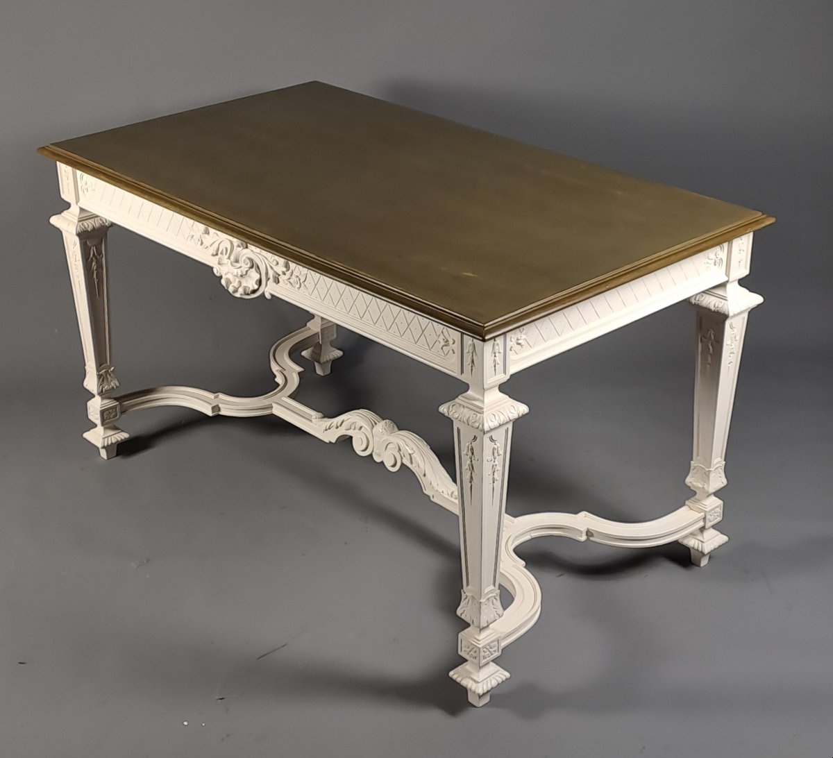 Table de salon de style Louis XIV en noyer sculpté et laqué-photo-3