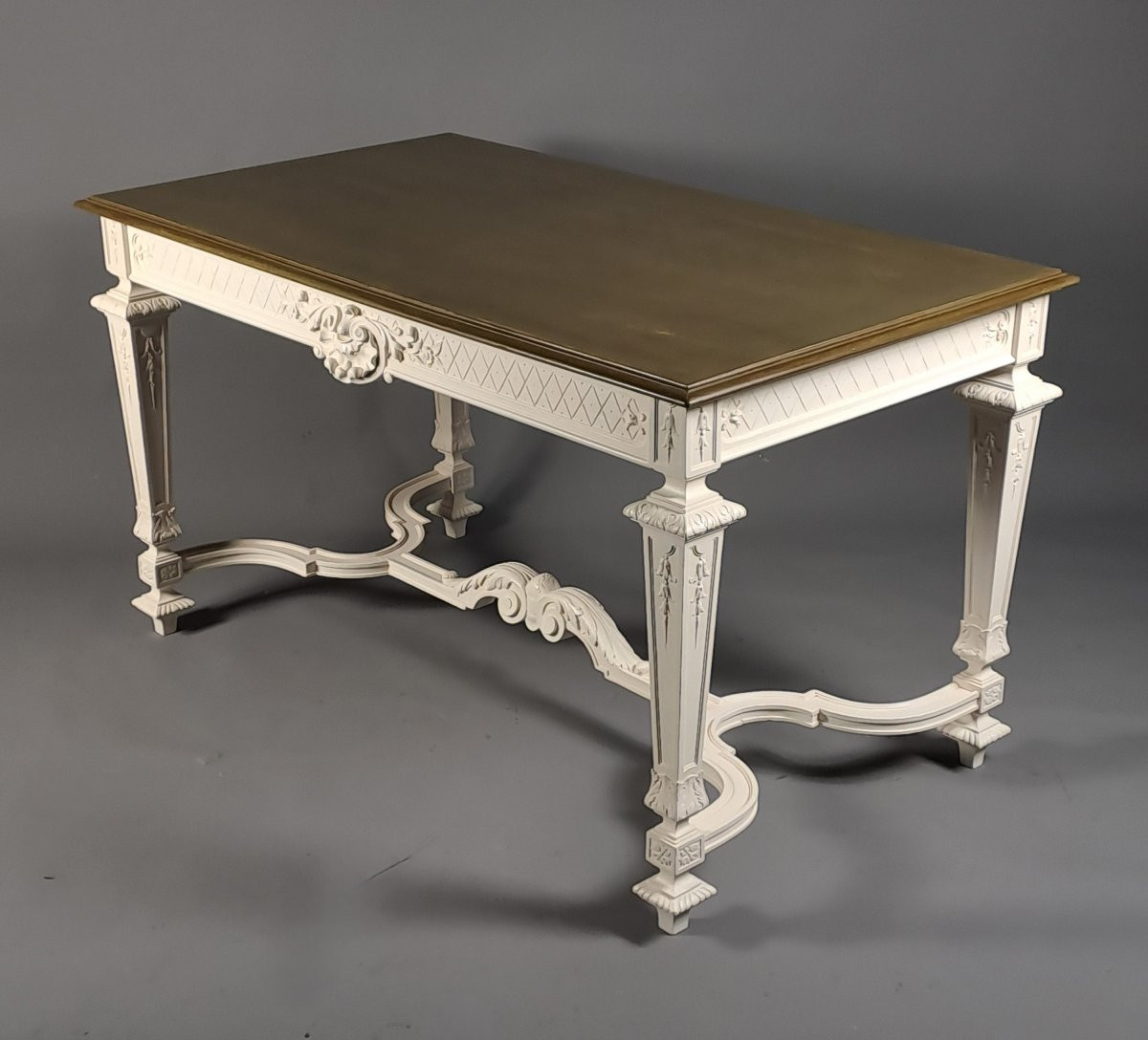 Table de salon de style Louis XIV en noyer sculpté et laqué-photo-5