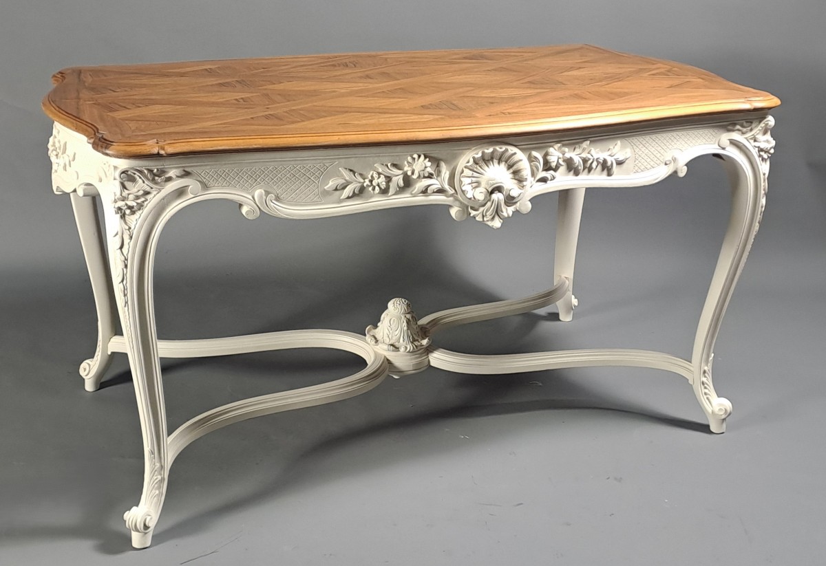 Grande Table de milieu de style Louis XV Rocaille en noyer sculpté et laqué blanc