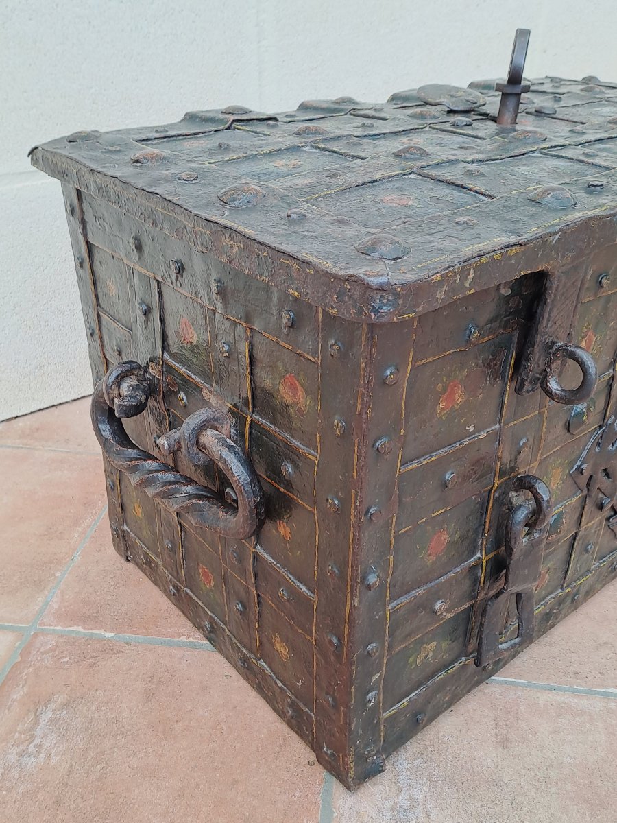 Nuremberg Pirat Chest - 17th Century-photo-3