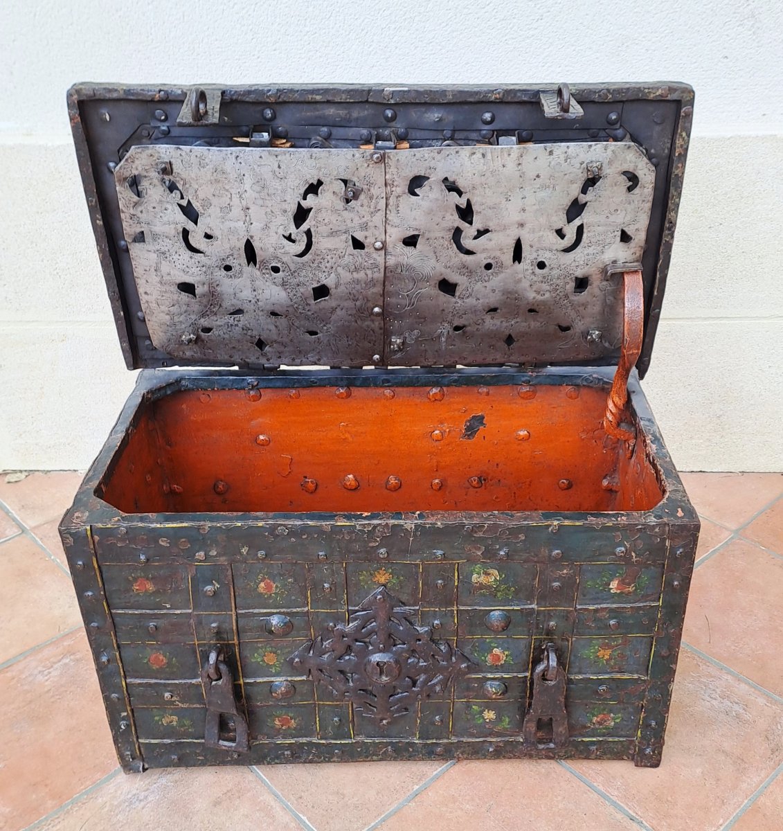 Nuremberg Pirat Chest - 17th Century-photo-2