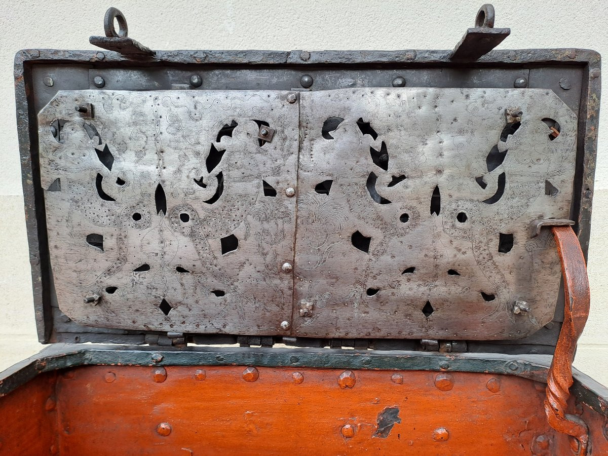 Nuremberg Pirat Chest - 17th Century-photo-3