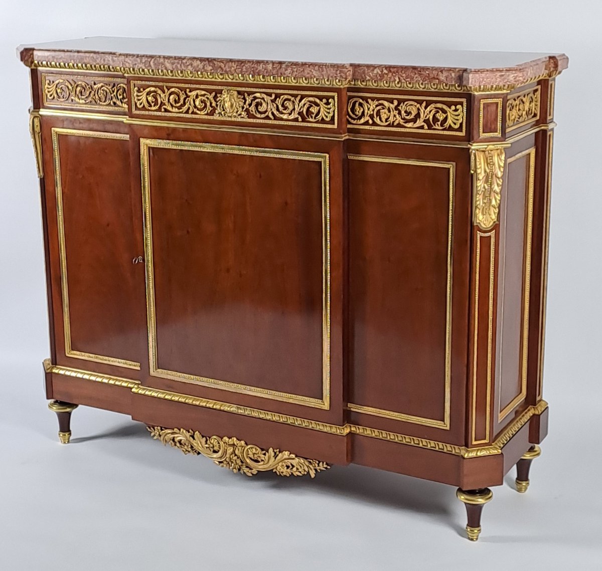 Important meuble d’appui estampillé Henry Dasson en acajou et bronze doré-photo-2