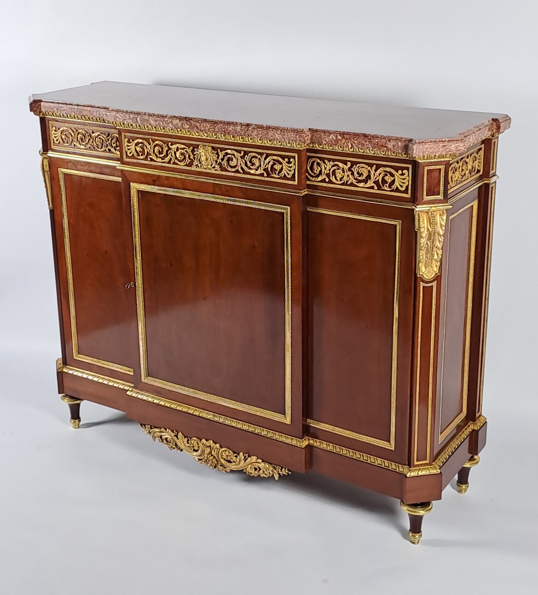 Important meuble d’appui estampillé Henry Dasson en acajou et bronze doré-photo-3