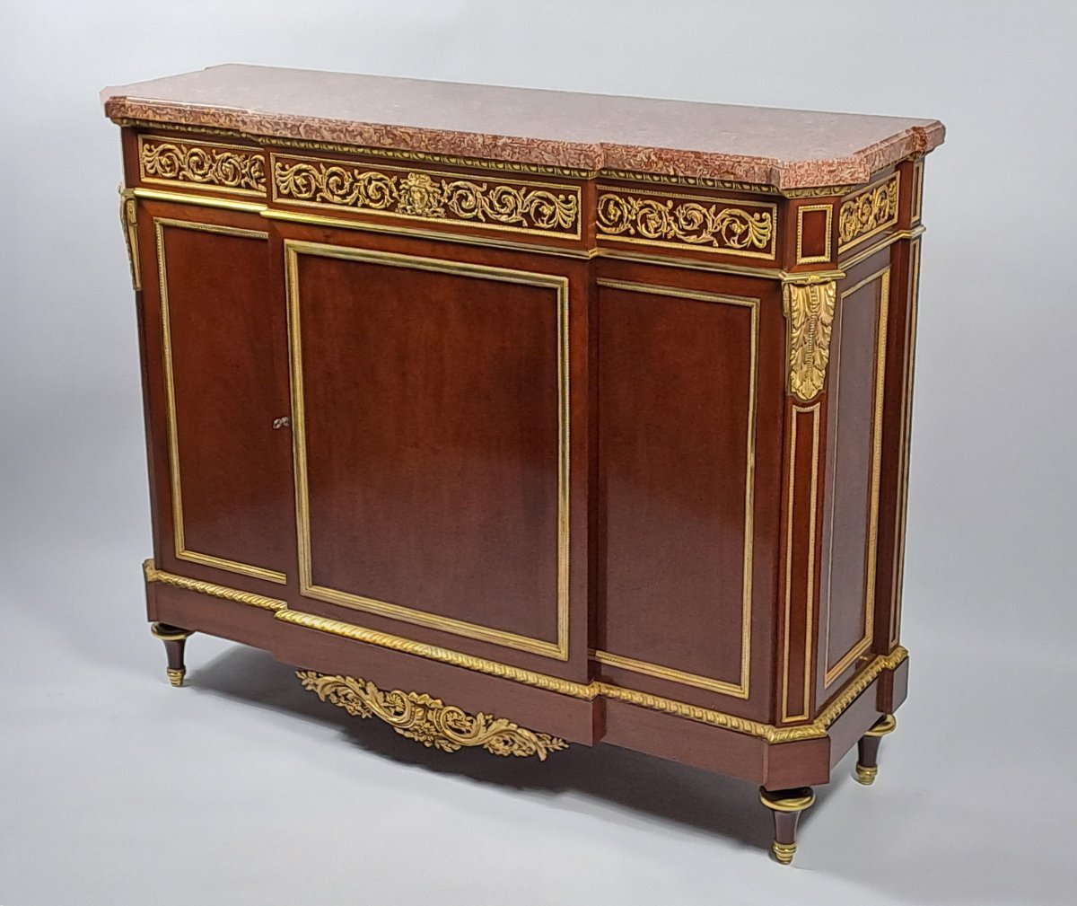 Important meuble d’appui estampillé Henry Dasson en acajou et bronze doré-photo-5