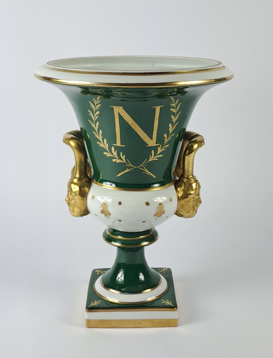 Grand Vase Médicis de style Empire en porcelaine de Limoges signé Jacques Dumont