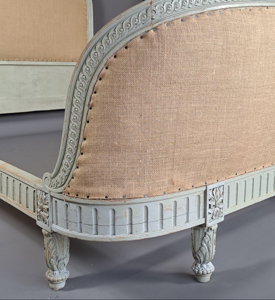 Louis XVI-style Bed Made Of Carved Wood And Finished In Gray Lacquer-photo-4