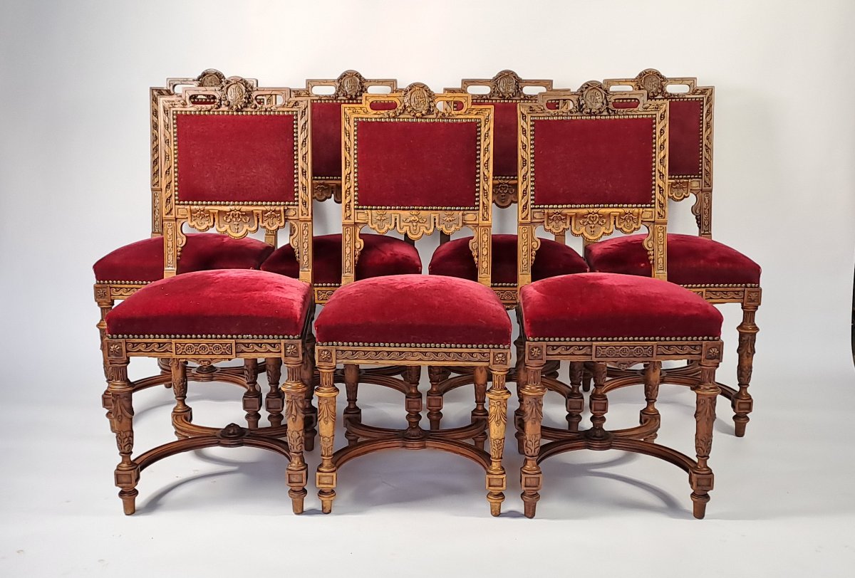 Suite de sept chaises de style Louis XIV en noyer sculpté-photo-4