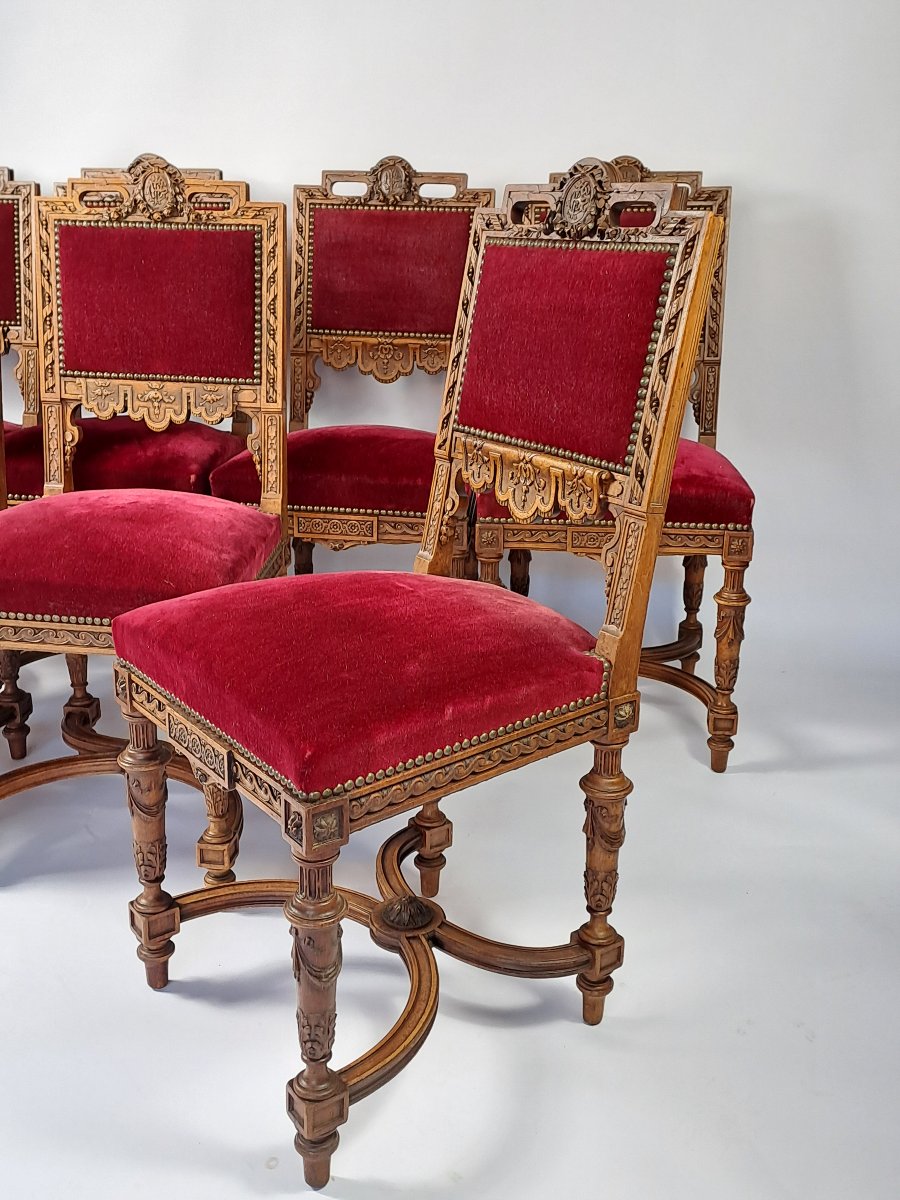 Suite de sept chaises de style Louis XIV en noyer sculpté-photo-2