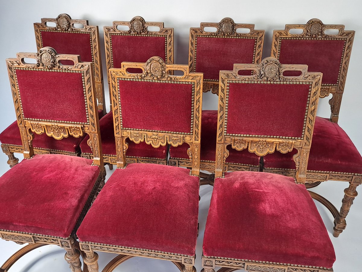 Suite de sept chaises de style Louis XIV en noyer sculpté-photo-7