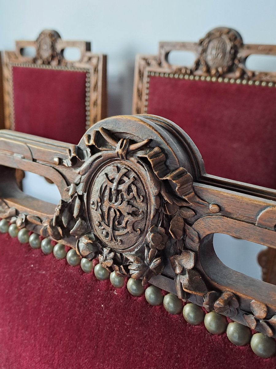 Suite de sept chaises de style Louis XIV en noyer sculpté-photo-8