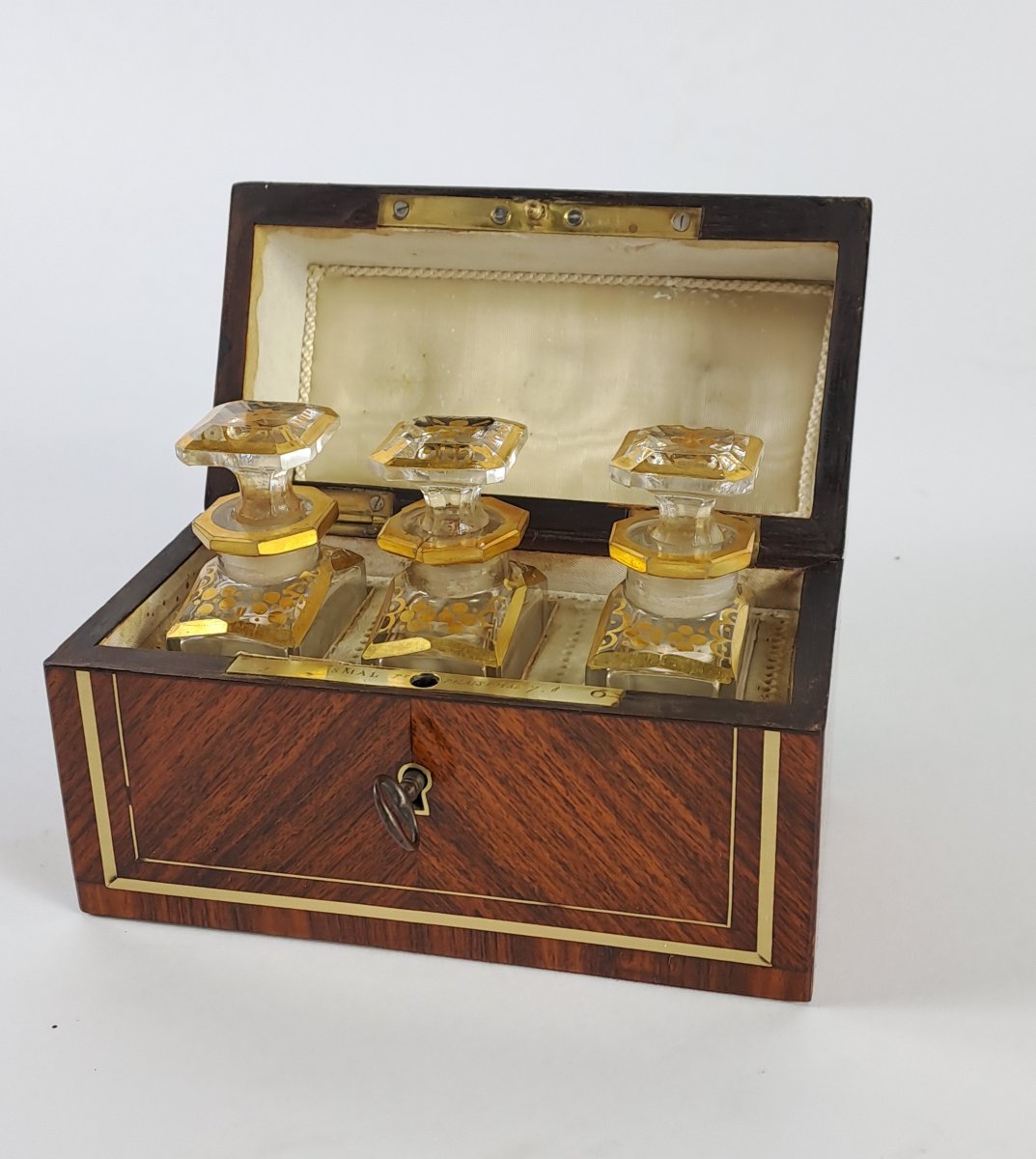 Coffret à senteurs estampillé SMAL Palais Royal à Paris-photo-2