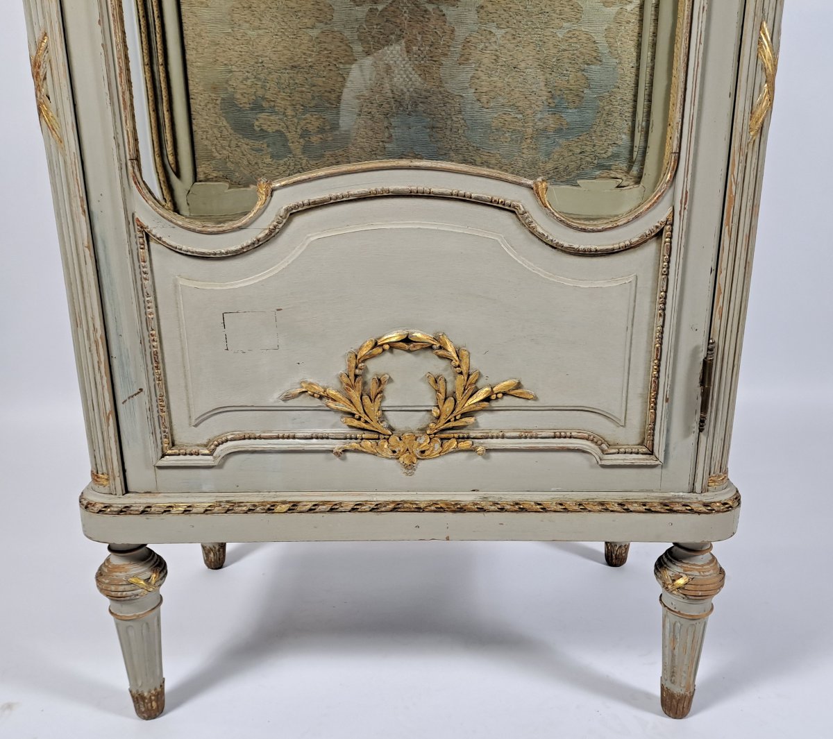 Louis XVI-style Display Cabinet Made Of Lacquered And Gilded Wood-photo-4