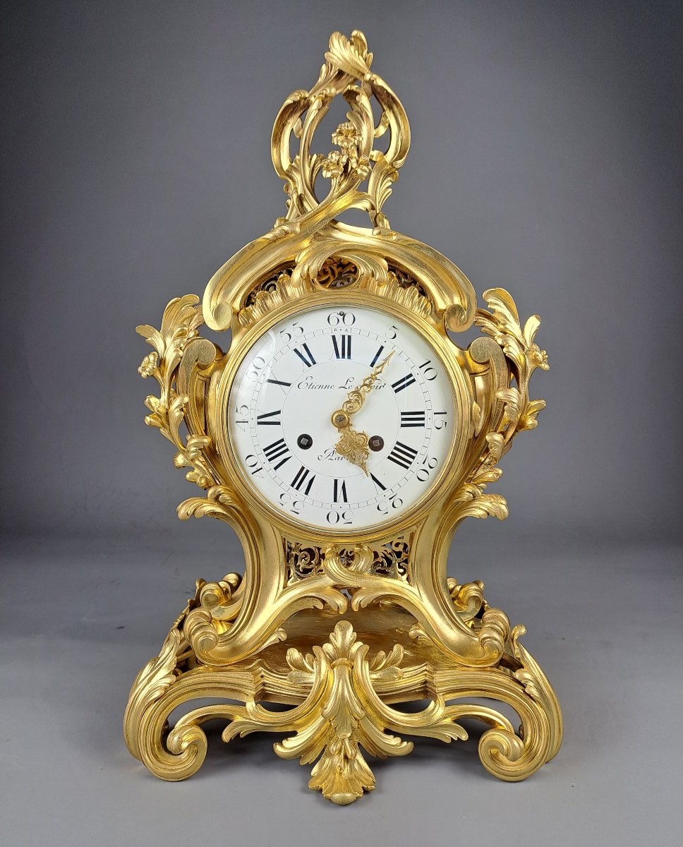 Cartel de style Louis XV Rocaille en bronze doré signé Denière à Paris