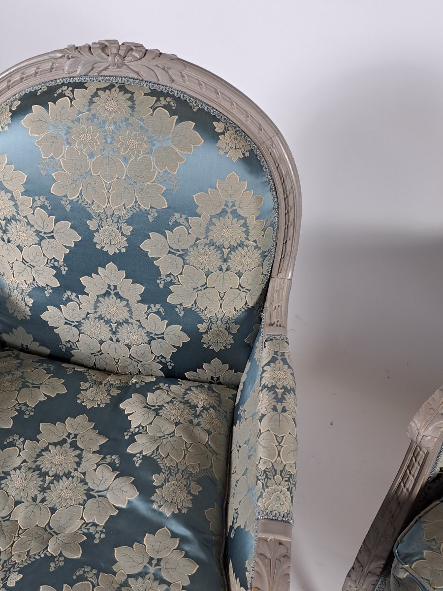 Grande paire de bergères de style Louis XVI en bois laqué.-photo-4