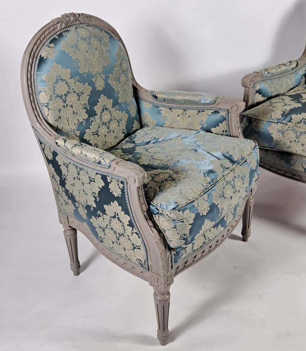 Grande paire de bergères de style Louis XVI en bois laqué.-photo-3