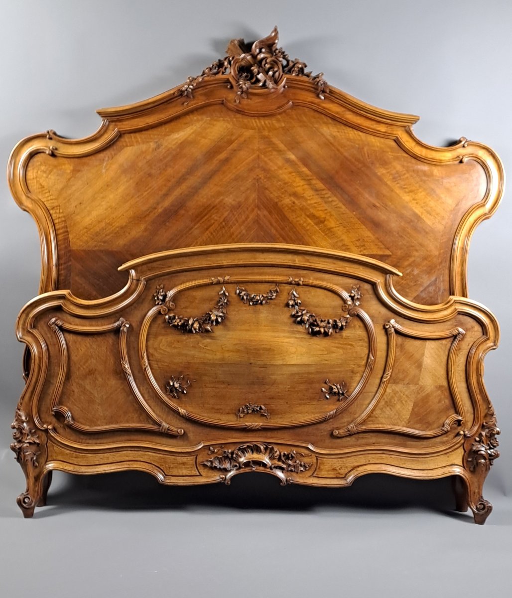 Bedroom Furniture - Louis XV Rocaille-style Bed And Nightstand In Solid Walnut-photo-2
