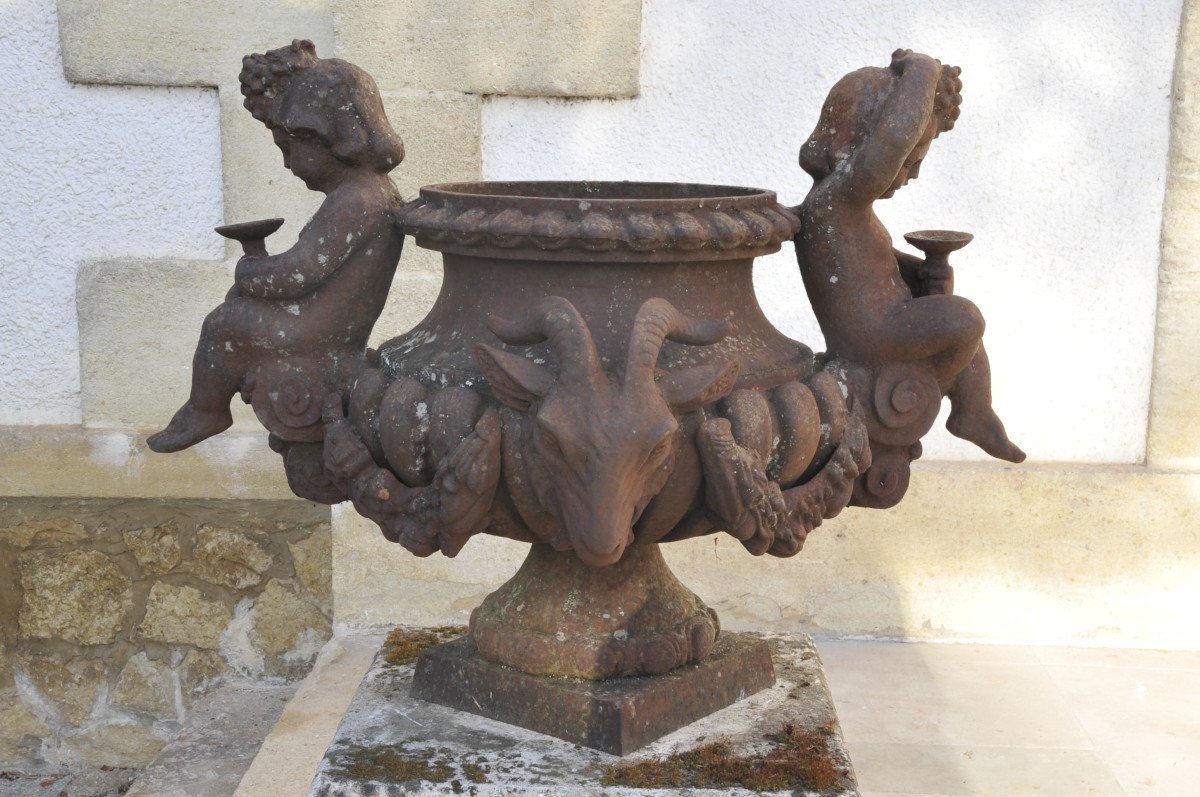Large Cast Iron Vase With Bacchanalia Decor With Putti-photo-4