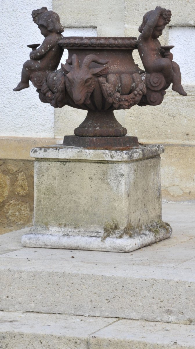 Large Cast Iron Vase With Bacchanalia Decor With Putti-photo-3