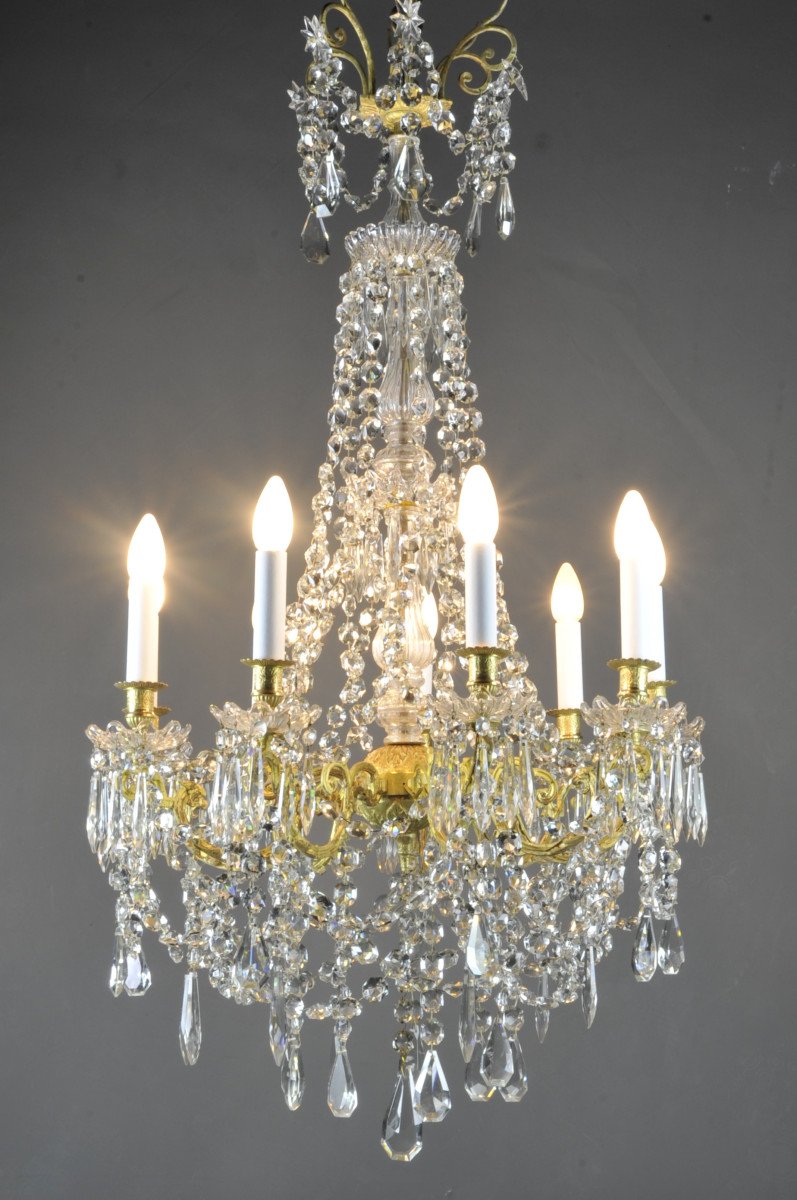 19th Century Louis XVI Style Chandelier In Gilt Bronze And Crystal