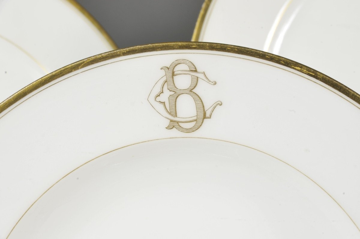 Service De Table En Porcelaine De Paris Du XIXème Siècle - Décor à L’or Fin - 57 Pièces-photo-2