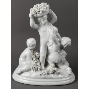 Capodimonte  - Groupe En Porcelaine &eacute;maill&eacute;e - Putti Aux Fleurs d'Apr&egrave;s Badessi