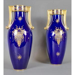 Paire De Vases Amphore En Porcelaine De Tours Signés Maurice Pinon