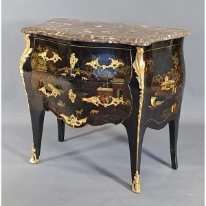 Commode de style Louis XV en laque de chine