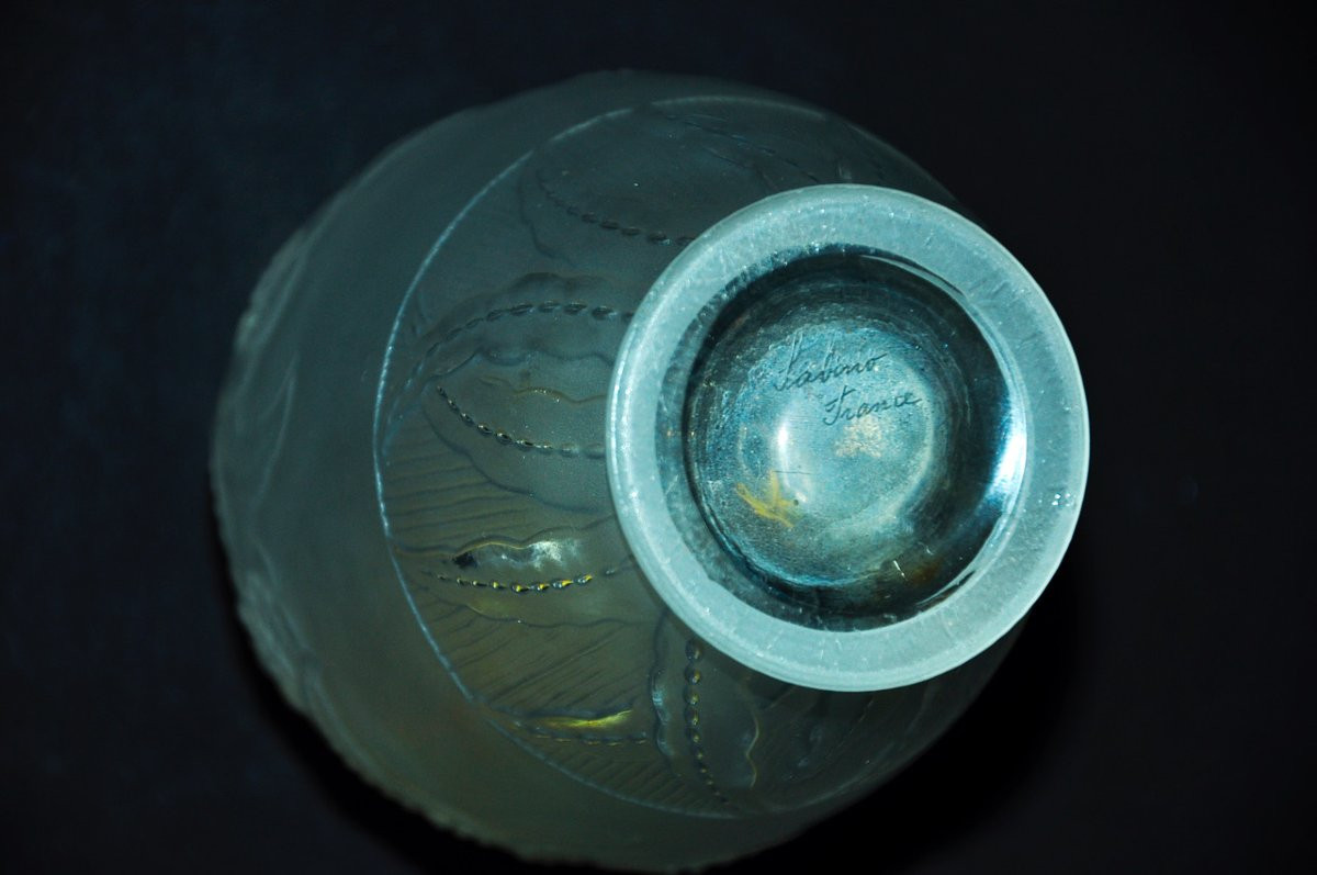 Vase en cristal signé Sabino moulé dépoli décor floral circa 1930-photo-3