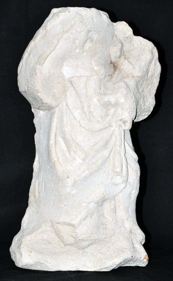 Limestone Sculpture Mother And Child, Haute époque