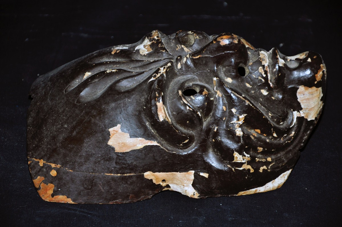 Masque japonais en bois sculpté dit de théâtre Nô milieu du XIXe siècle-photo-2