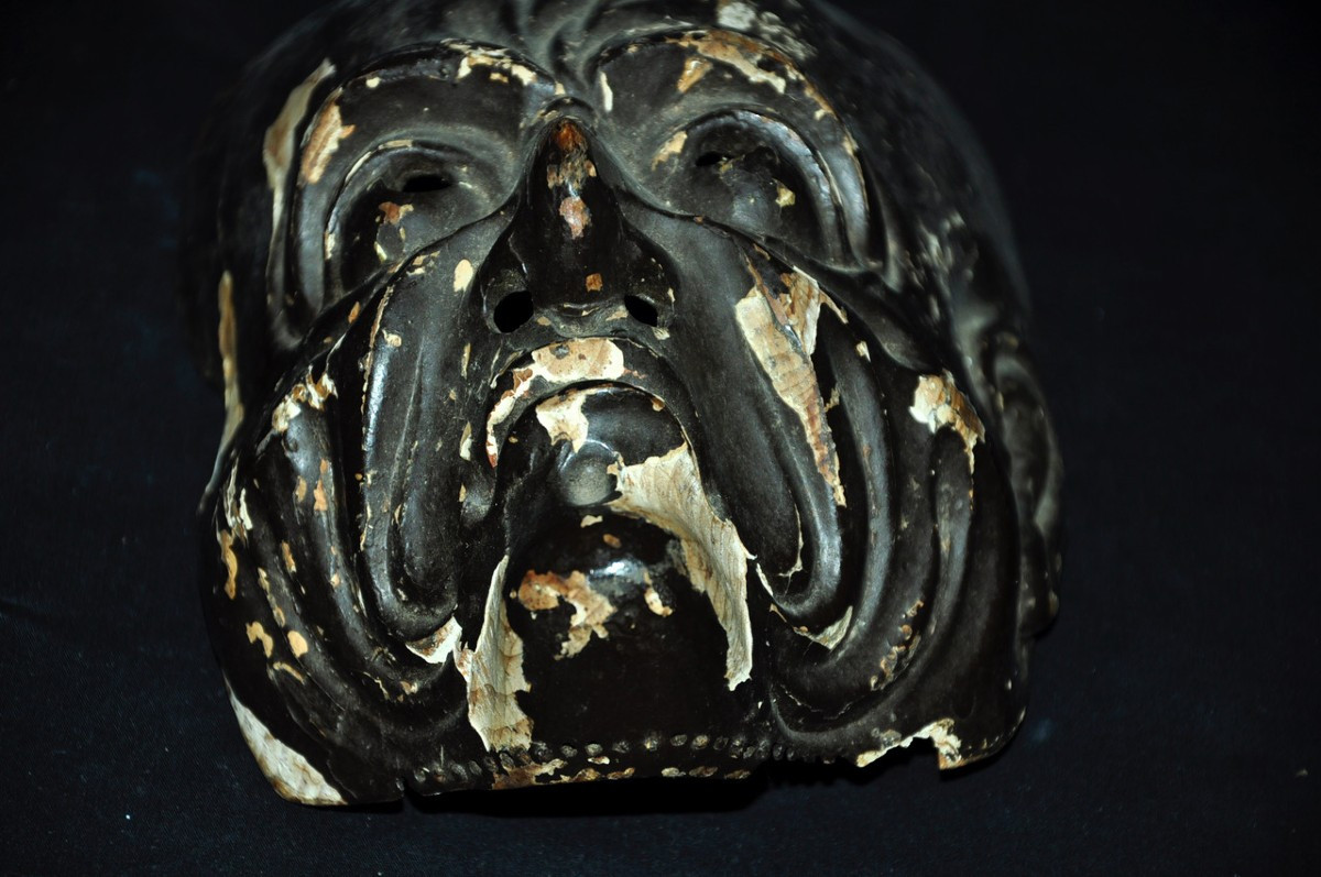 Masque japonais en bois sculpté dit de théâtre Nô milieu du XIXe siècle-photo-3
